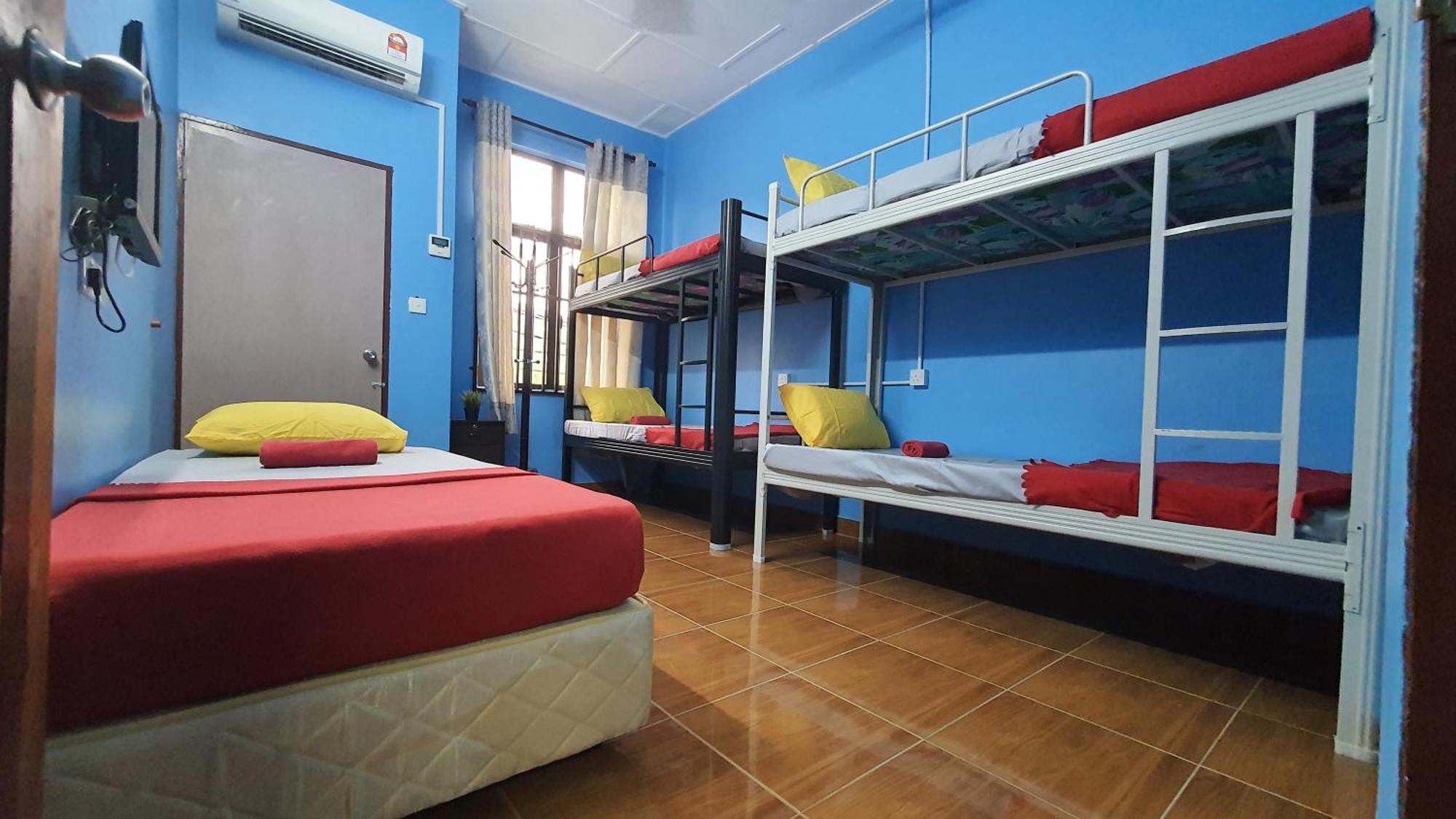 Shoplot Hostel Pangkor Kampong Pasir Bogak Exterior photo